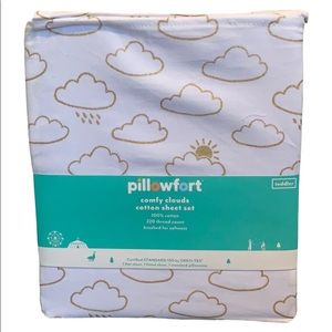 Pillowfort Comfy clouds Cotton Toddler Sheet Set